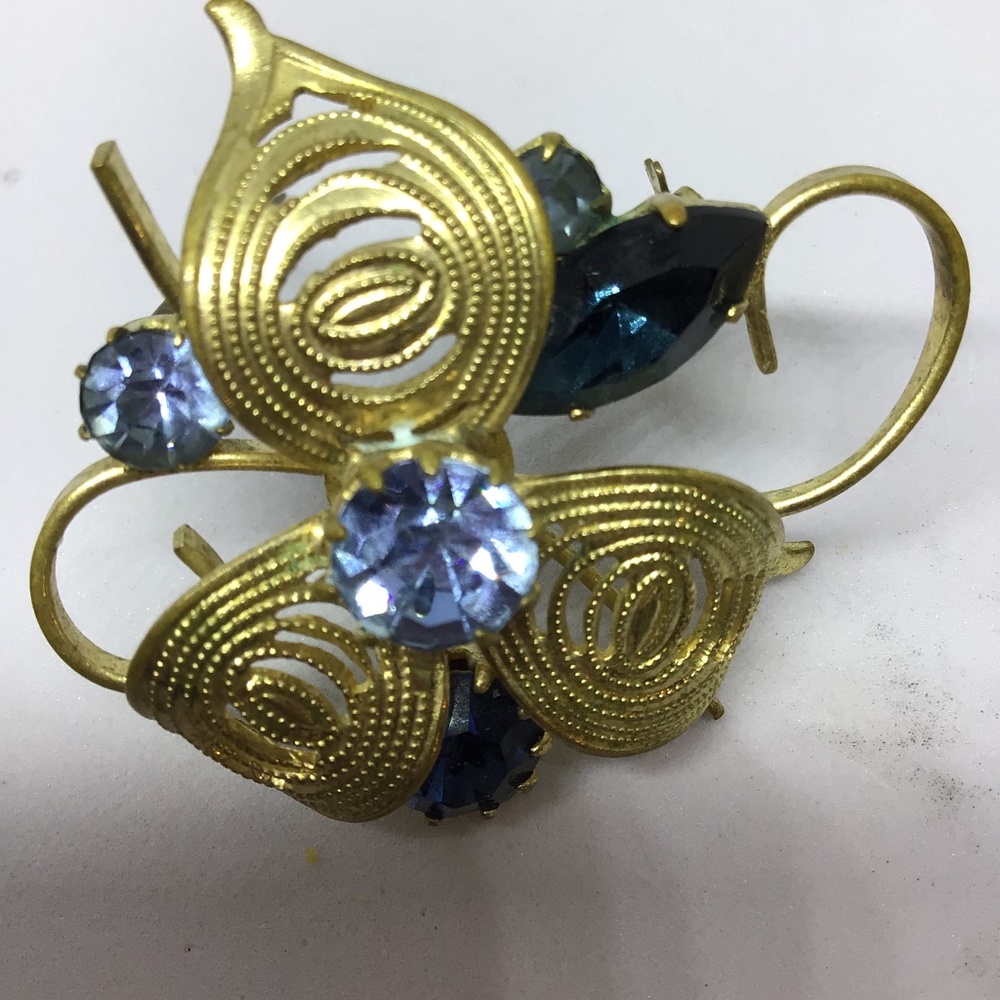 Filigree style Brooch